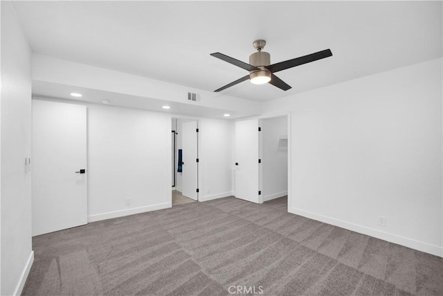 carpeted empty room featuring ceiling fan