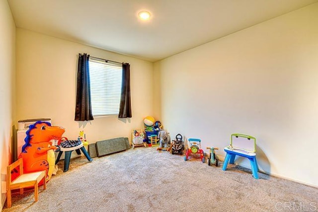 recreation room with carpet