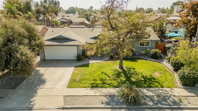 view of front of property featuring a front lawn and a garage