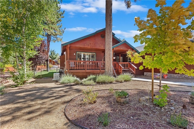 view of front of house featuring fence