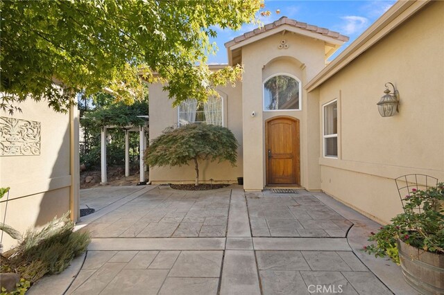 doorway to property featuring a patio