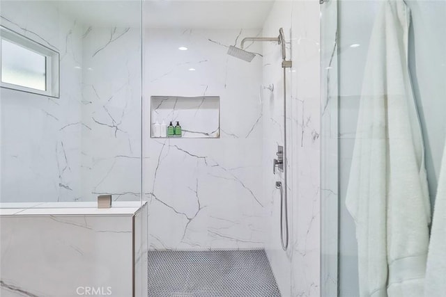 bathroom featuring a tile shower