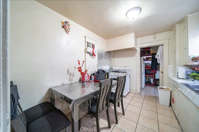 dining space featuring light tile patterned floors