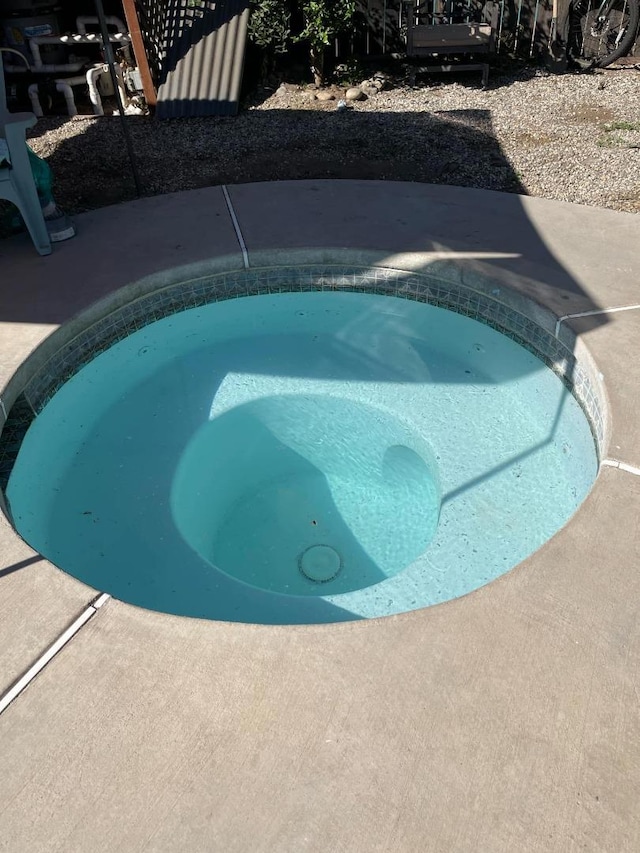 view of swimming pool with a patio area and a jacuzzi