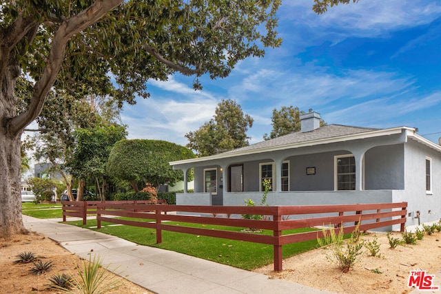 single story home with a front yard