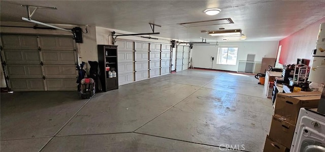 garage with washer / clothes dryer