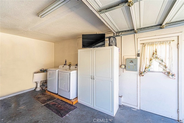 washroom featuring washing machine and clothes dryer