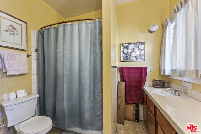 bathroom with a shower with curtain, vanity, and toilet