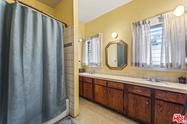 bathroom with a shower with shower curtain and vanity