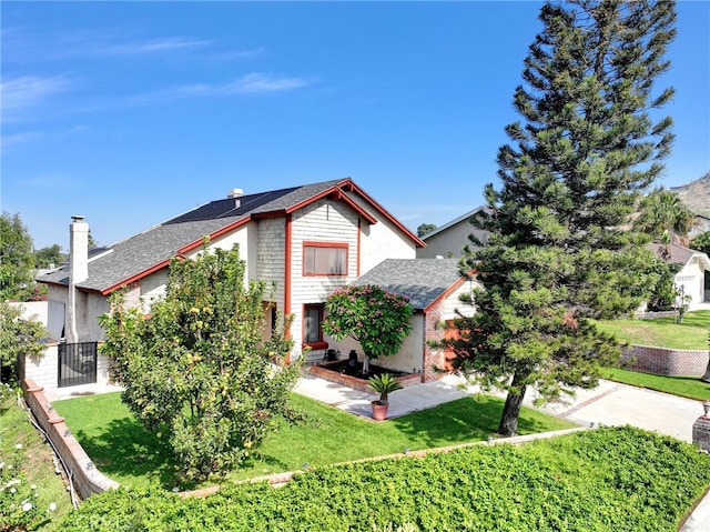 view of front of house featuring a front yard