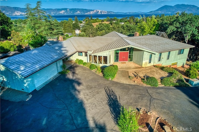 birds eye view of property featuring a mountain view