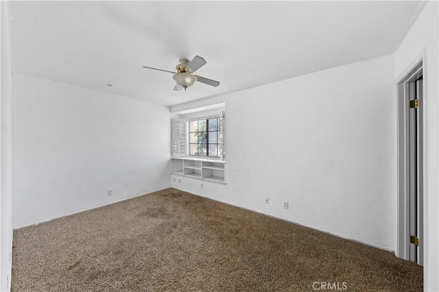 carpeted empty room featuring ceiling fan