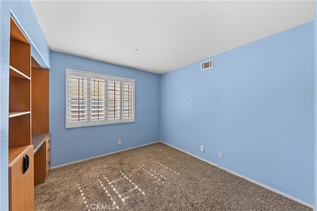 unfurnished room with carpet flooring