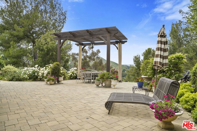 view of patio featuring a pergola and a mountain view