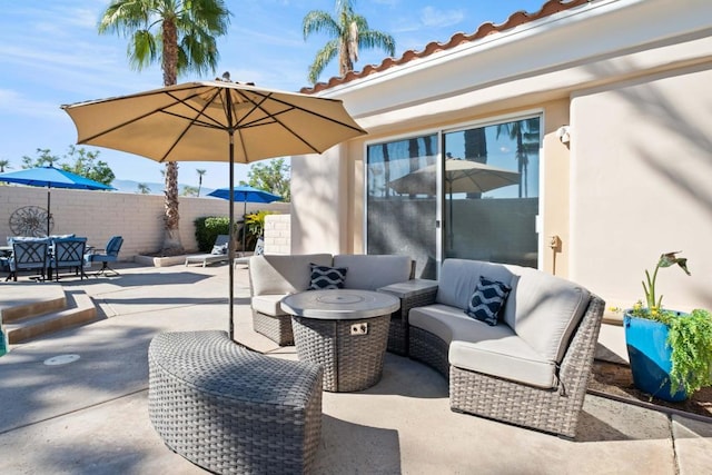 view of patio featuring an outdoor hangout area