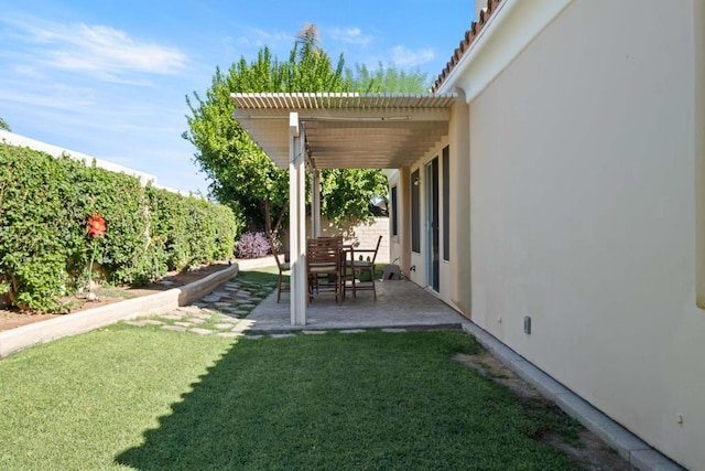 view of yard with a patio