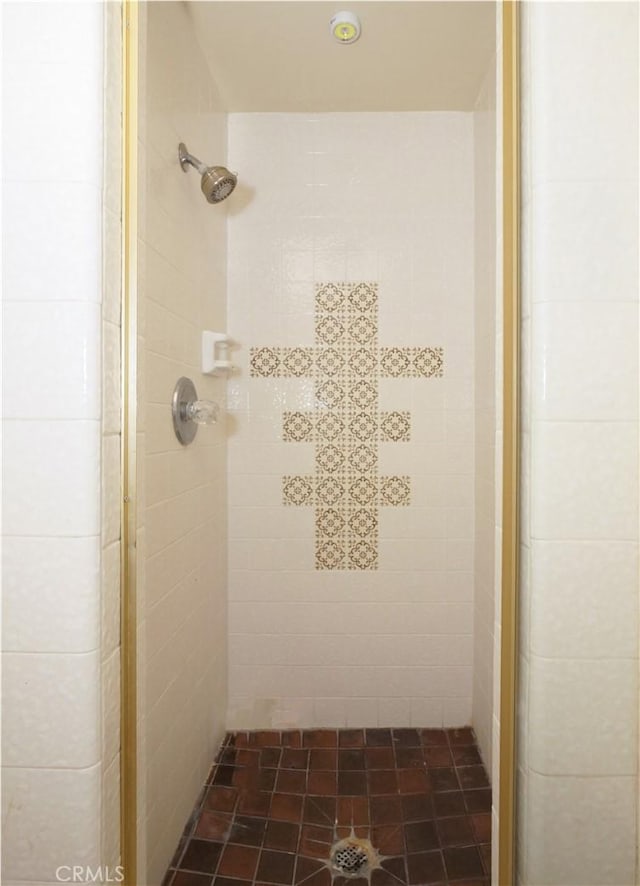 bathroom with tiled shower