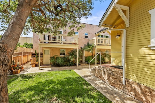 221 Termino Ave, Long Beach, CA 90803 - view of yard featuring a balcony and a patio