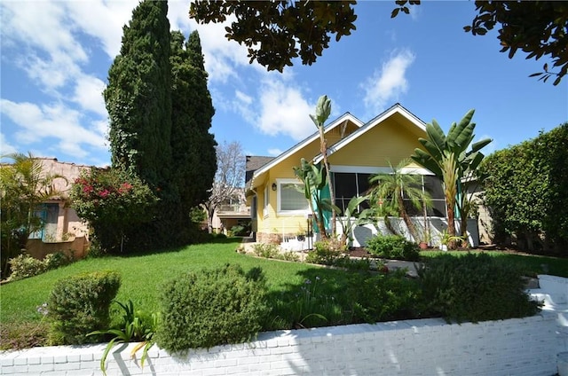 221 Termino Ave, Long Beach, CA 90803 - view of front of house featuring a front lawn