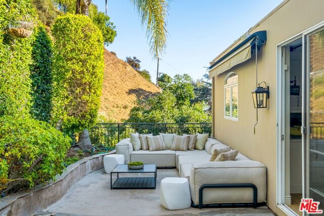 view of patio with outdoor lounge area