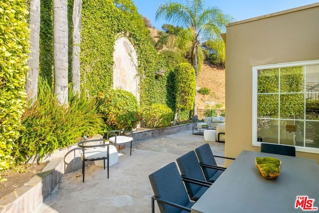 view of patio with outdoor lounge area