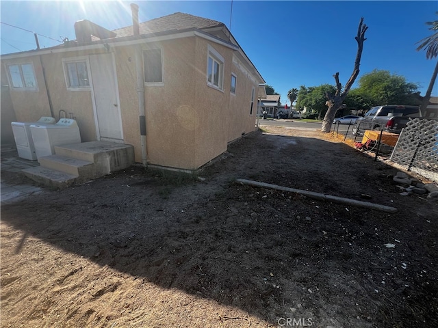 exterior space featuring independent washer and dryer