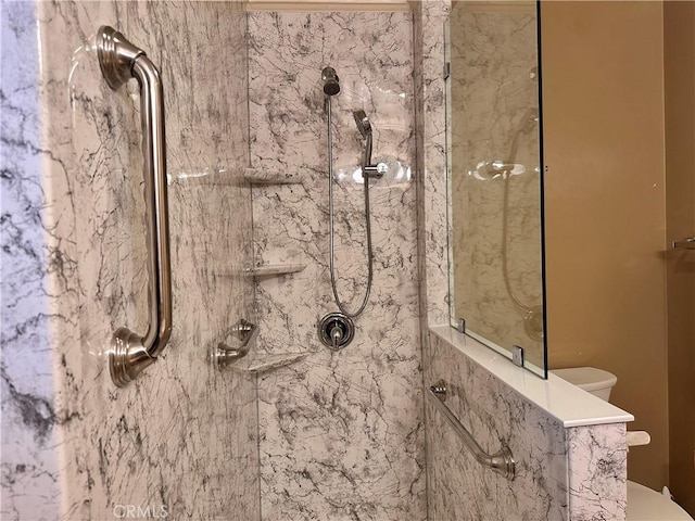 bathroom featuring toilet and tiled shower