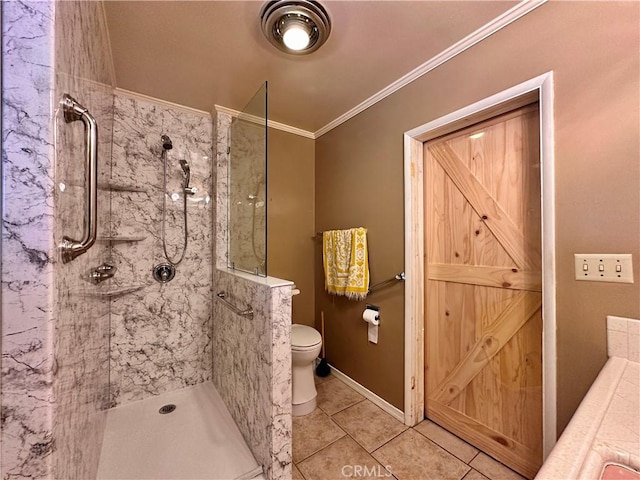 bathroom featuring tile patterned flooring, a tile shower, toilet, and ornamental molding