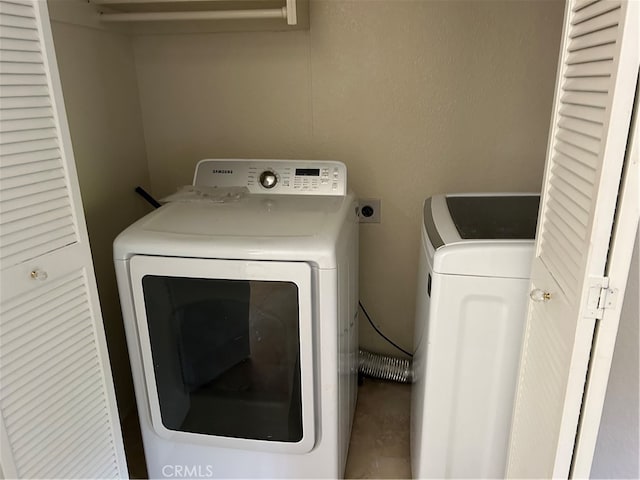 laundry area with independent washer and dryer