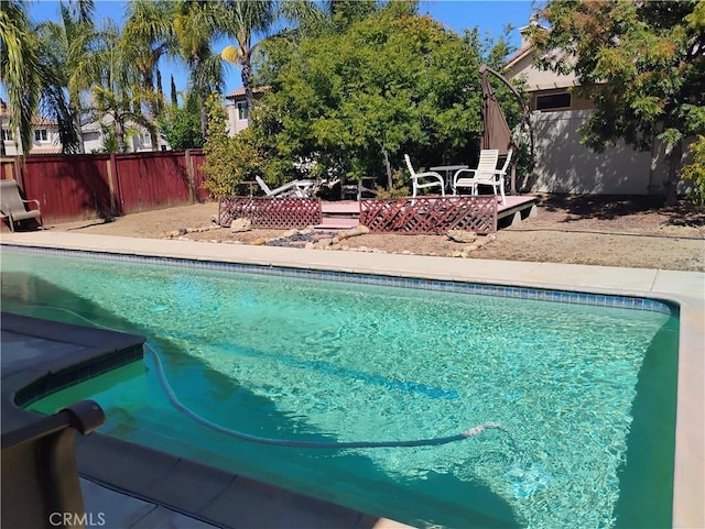 view of swimming pool