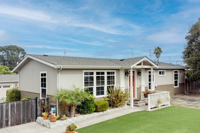 single story home featuring a front yard