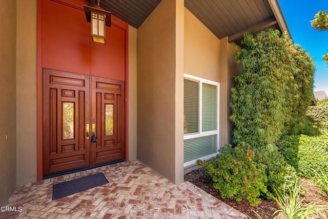 property entrance featuring a porch