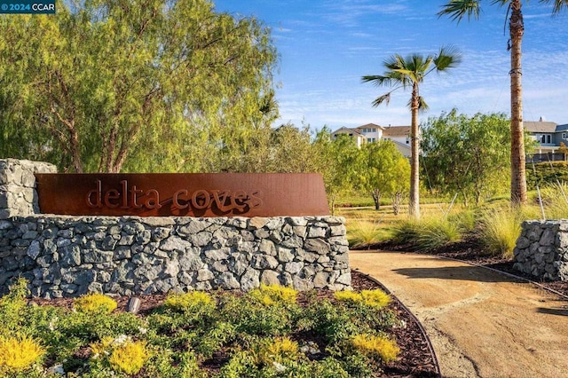 view of community / neighborhood sign