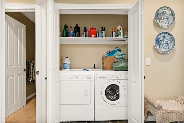 clothes washing area with washing machine and dryer and light tile patterned floors