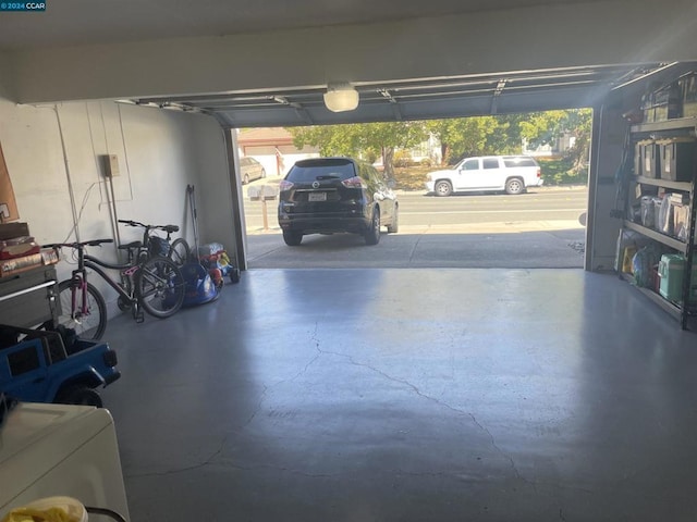 garage with washer / clothes dryer