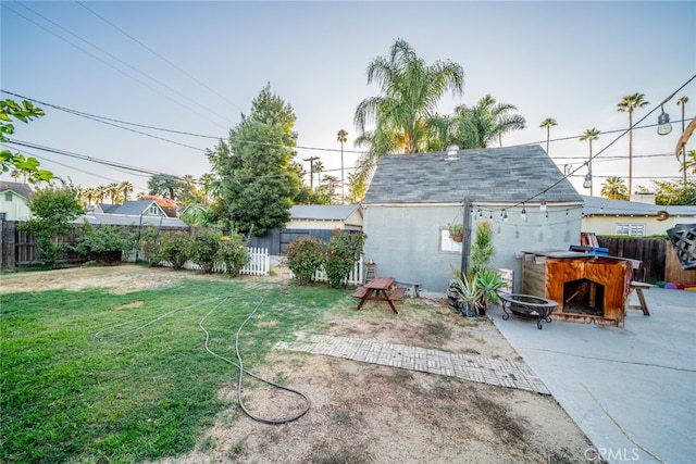 view of yard featuring a patio