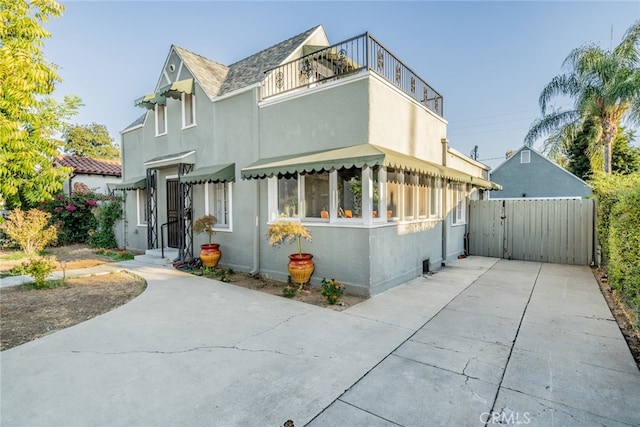 view of front of house with a balcony