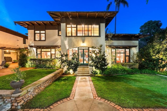 view of front of home featuring a front yard