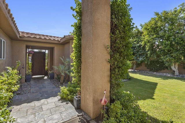 entrance to property featuring a yard