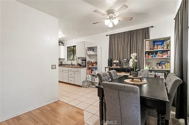 dining room featuring ceiling fan, a textured ceiling, light hardwood / wood-style flooring, and sink