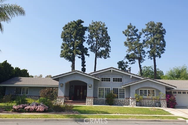 view of front facade with a front lawn and a garage