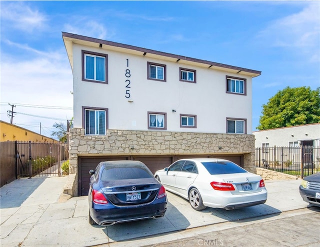 view of front facade with a garage