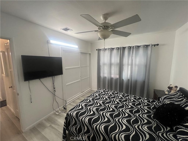 bedroom with light wood-type flooring and ceiling fan