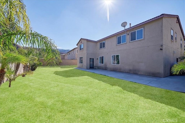 back of house featuring a yard