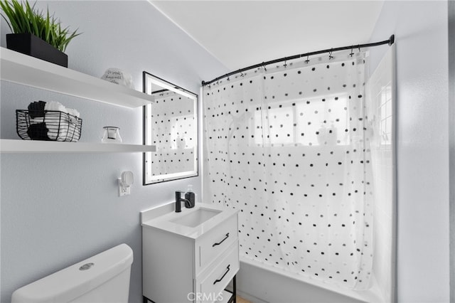 full bathroom featuring shower / bath combo with shower curtain, vanity, and toilet