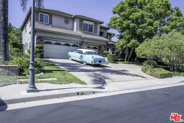 view of front property featuring a garage