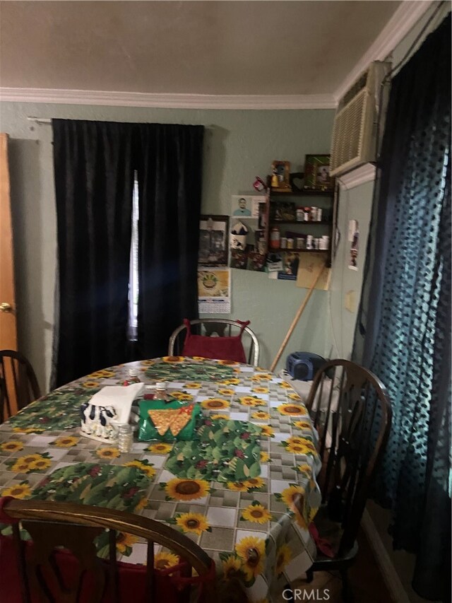 dining area with crown molding