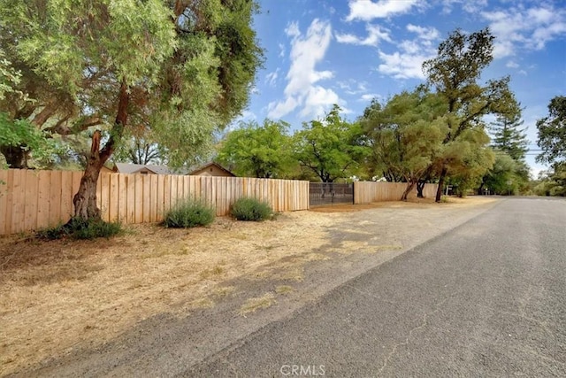 view of yard featuring fence