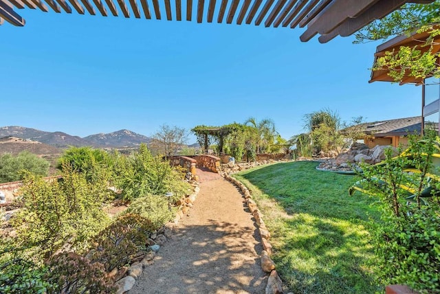 view of yard with a mountain view