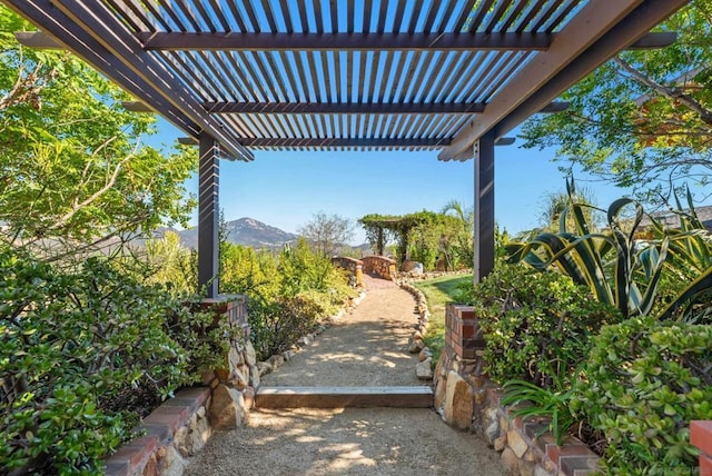 view of yard featuring a mountain view and a pergola